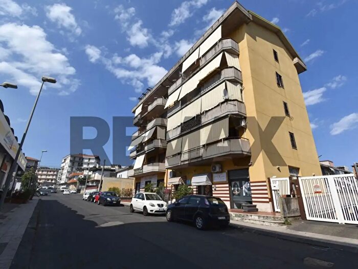 Appartamento con 6 locali in vendita in Via Mandorle, Acireale