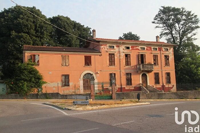 Casa con 13 locali in vendita in Strada Passeggiata, Goito