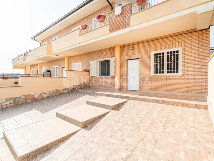 Appartamento trilocale in vendita in Via Monte Stelvio, Aprilia