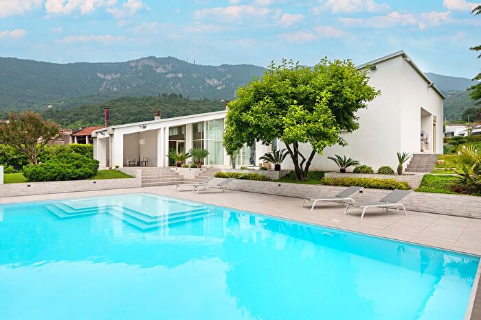 Casa con 10 locali in vendita in Botticino