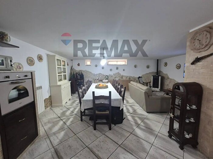 Casa con 8 locali in vendita in Via Antonella d'Aquino, Francavilla Al Mare