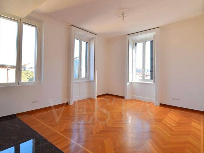 Appartamento trilocale in affitto in via Spartaco, Cadore, Milano