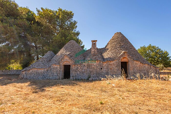 Casa con 6 locali in vendita in Contrada Scrasciolla, Alberobello
