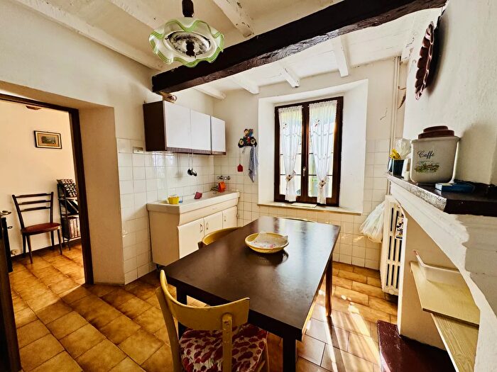 Casa quadrilocale in vendita in Via Case Ballana Carobbio N, Tizzano Val Parma