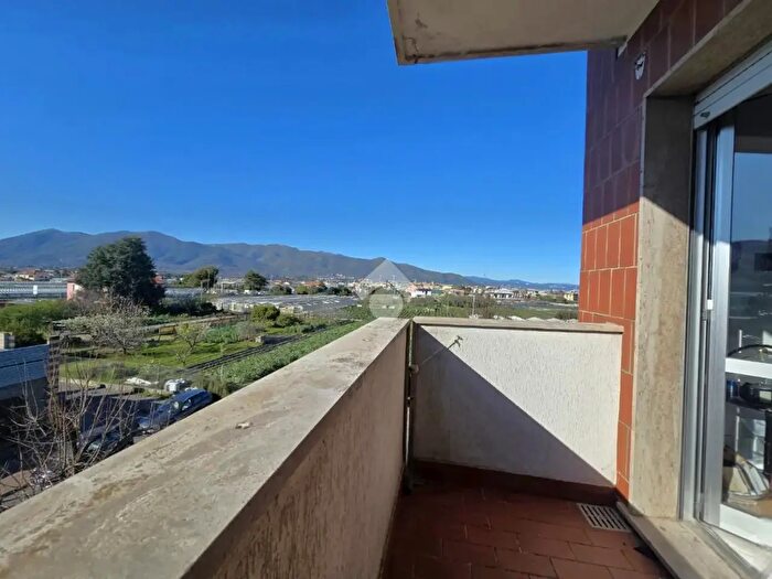 Appartamento trilocale in vendita in Via Valle dAosta, Albenga