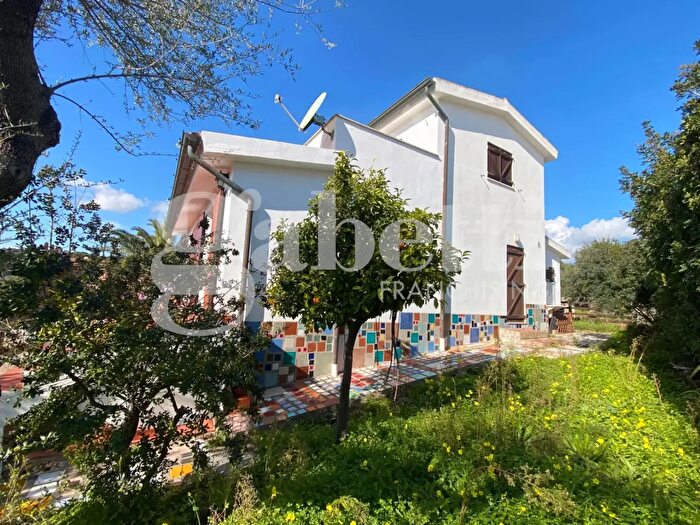 Casa quadrilocale in vendita in Via del Faro, Olbia