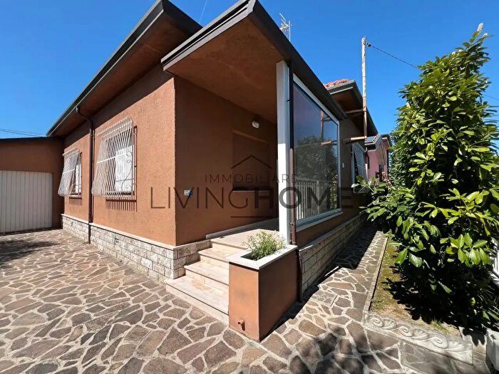 Casa quadrilocale in vendita in Cesena