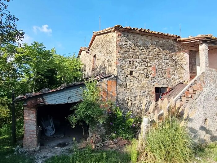 Casa con 7 locali in vendita in Gubbio
