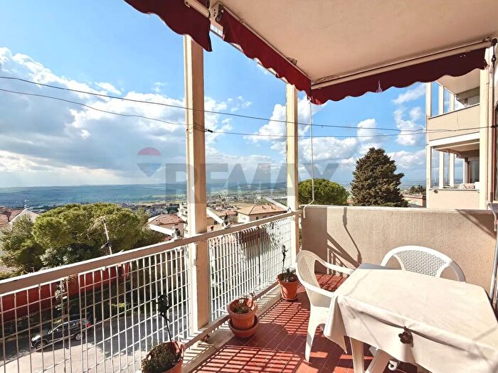 Appartamento trilocale in vendita in Via Michelangelo, Osimo