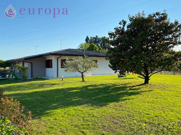 Casa con 5 locali in vendita in Viale Rimembranze, Azzano Decimo