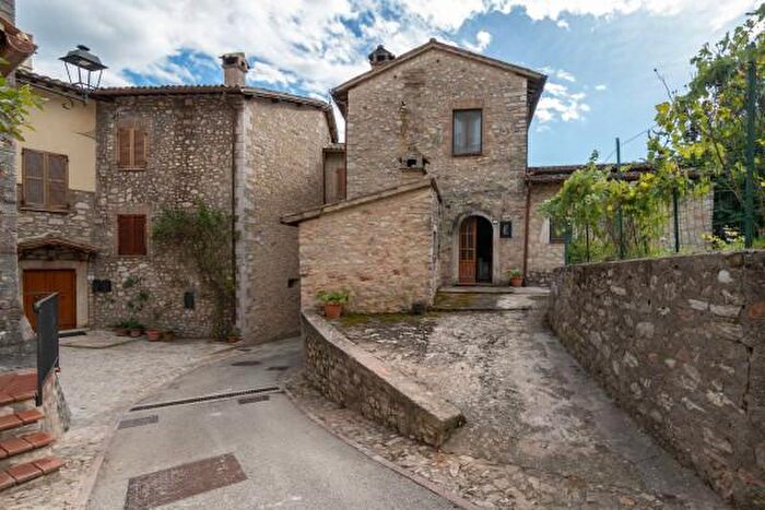 Casa con 5 locali in vendita in Via di Meggiano, Vallo Di Nera