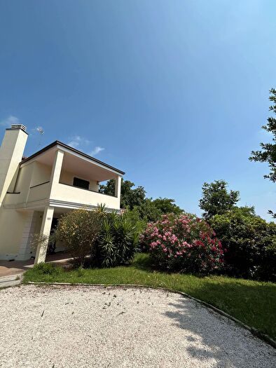 Casa con 6 locali in vendita in MontescudoMonte Colombo