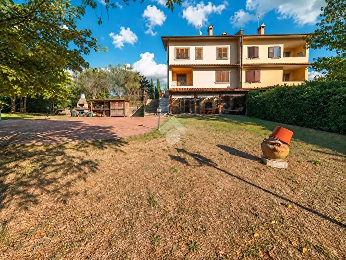 Casa con 6 locali in vendita in Str Cassia Sud, Viterbo