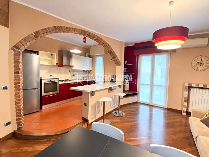 Appartamento bilocale in affitto in Via Giambellino, Milano