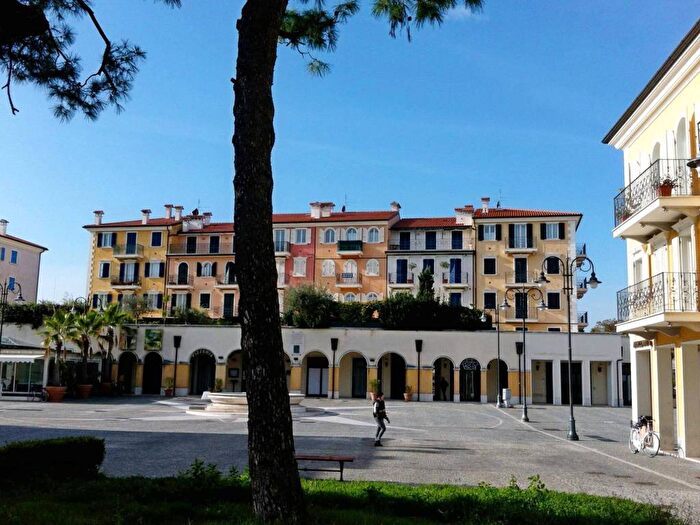 Appartamento trilocale in affitto in Piazza del Borgo, Centro, Porto Recanati
