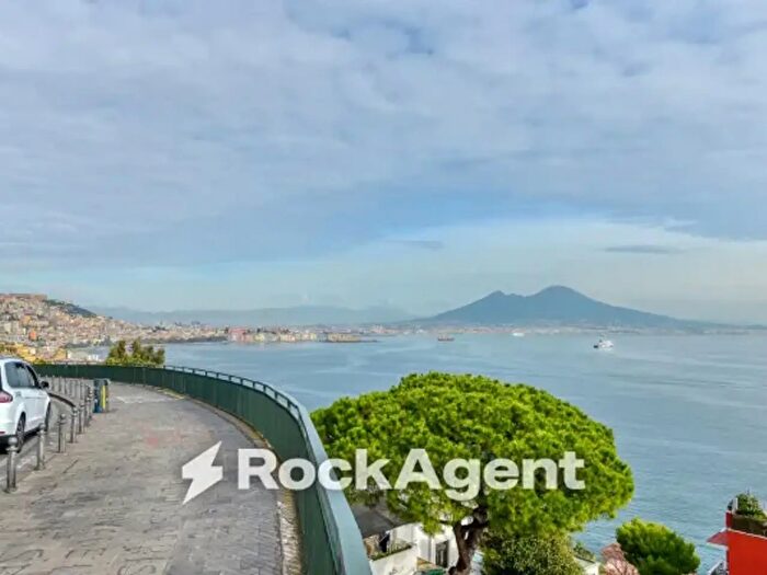 Appartamento con 5 locali in vendita in Via Tito Livio, Napoli