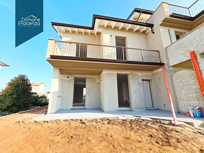 Casa con 6 locali in vendita in Via Rossetti, Podenzano