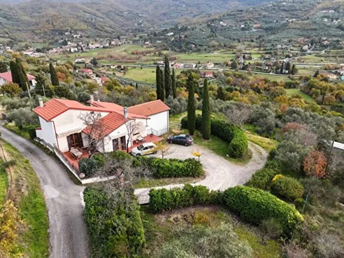 Casa con 6 locali in vendita in Località Matrignano, Arezzo