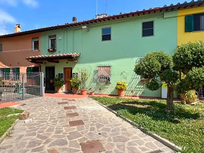 Appartamento quadrilocale in vendita in Via del Pantano, Campi Bisenzio