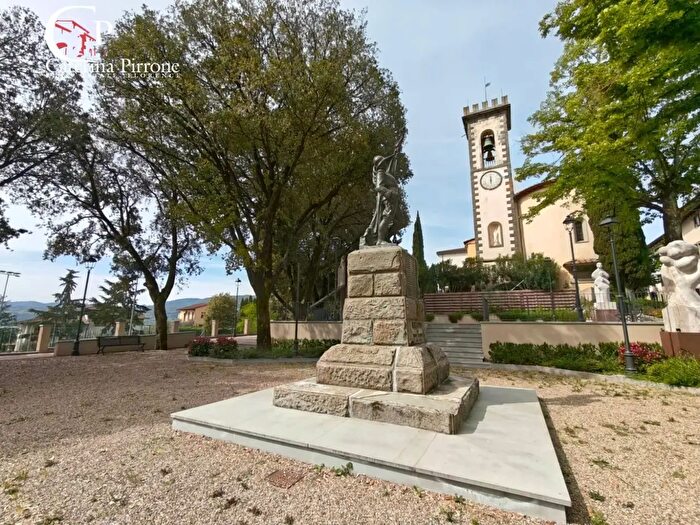 Casa con 12 locali in vendita in Meleto, Cavriglia