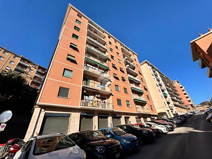 Appartamento trilocale in vendita in Via Generale Manfredo Fanti, Genova