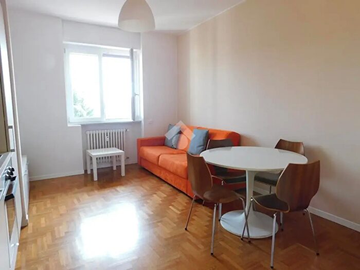 Appartamento bilocale in affitto in Via Andrea Solari, Milano