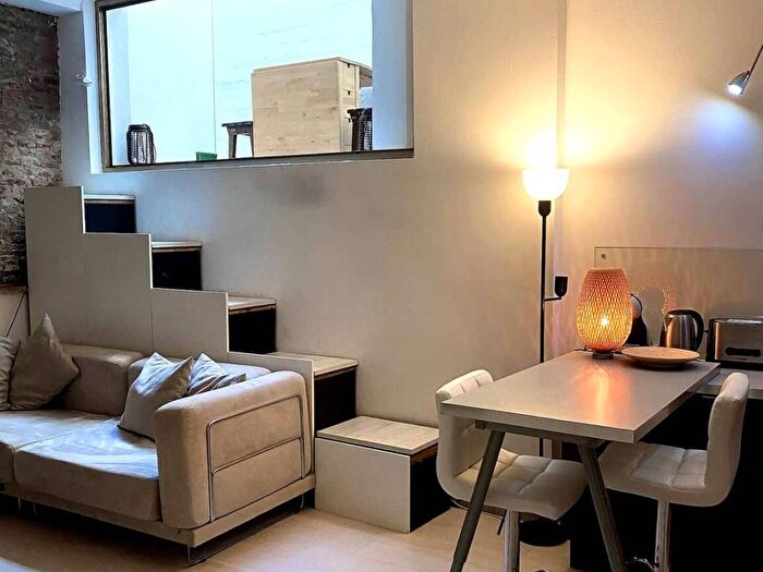 Appartamento trilocale in affitto in Viale Gabriele D'Annunzio, Corso Genova, Milano