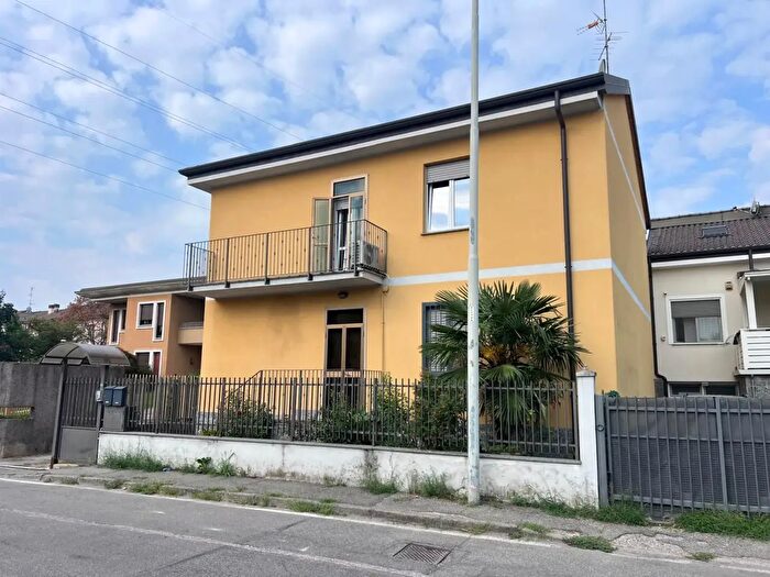 Appartamento trilocale in vendita in Via Adua, Cernusco Sul Naviglio