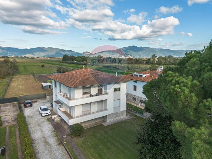 Casa con 10 locali in vendita in Strada Statale Aurelia, San Giuliano Terme