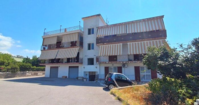 Appartamento con 5 locali in vendita in Via a Volta, Trecase