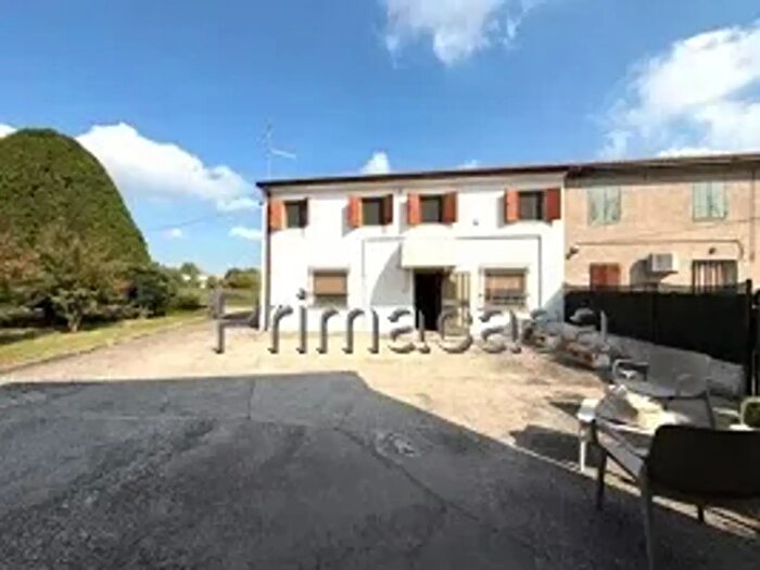 Casa con 6 locali in affitto in Via Bassa, Isola Rizza