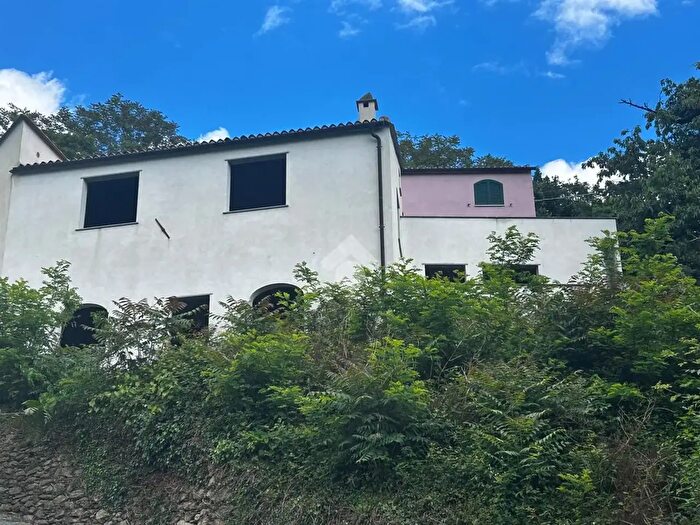 Appartamento con 5 locali in vendita in Via Bricchieri, Finale Ligure