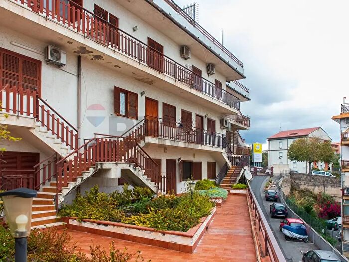 Appartamento con 7 locali in vendita in Viale Alexander Fleming, Catania