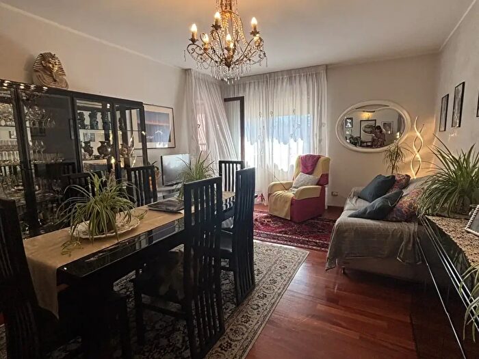 Appartamento con 5 locali in vendita in Via Monte Tesori, Verona