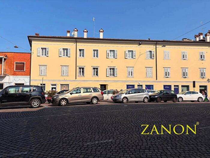 Appartamento quadrilocale in vendita in Piazza del Municipio, Gorizia