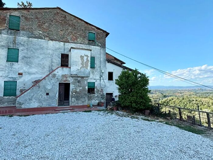Casa con 6 locali in vendita in San Miniato