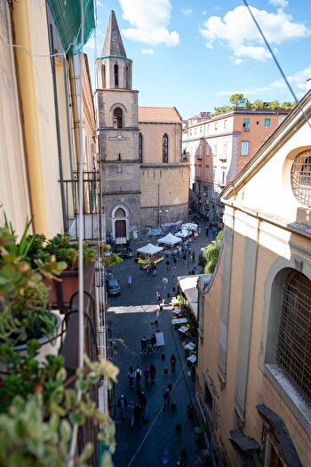 Appartamento con 5 locali in vendita in Piazza Luigi Miraglia, Napoli
