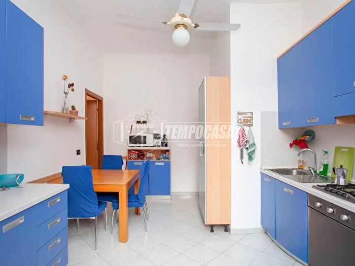 Appartamento trilocale in vendita in Via Paolo Sarpi, Milano