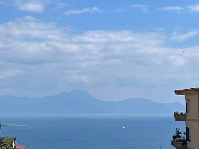 Appartamento con 5 locali in affitto in Via Francesco Petrarca, Posillipo, Napoli