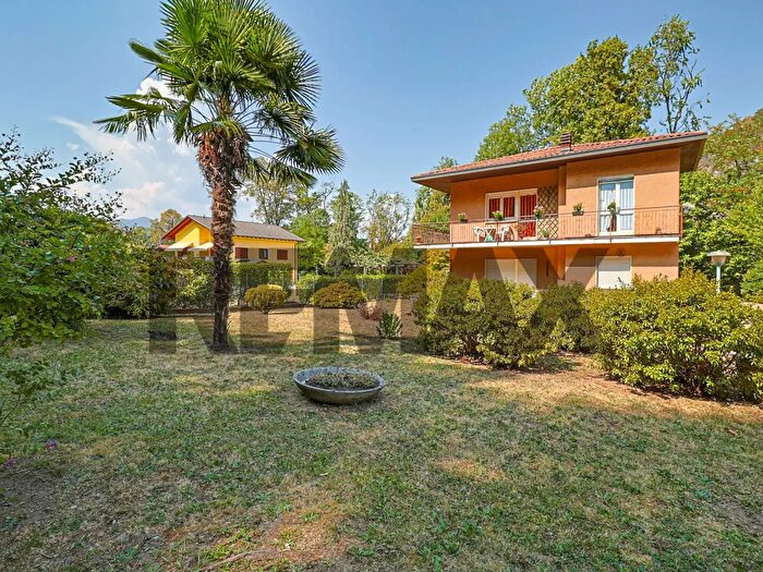 Appartamento quadrilocale in vendita in Via dei Lori, Luino