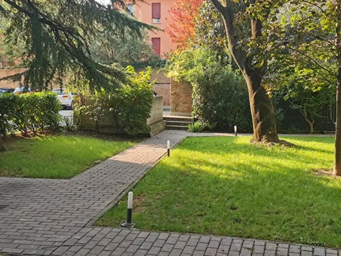 Appartamento trilocale in affitto in Piazza Malpighi Adiacenze, Bologna