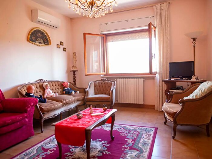 Appartamento con 6 locali in vendita in Via Bezzecca c, Catanzaro