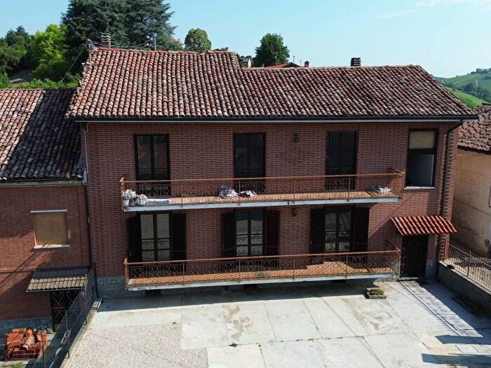 Casa con 6 locali in affitto in Strada Bricco Gatti, Centro, Priocca