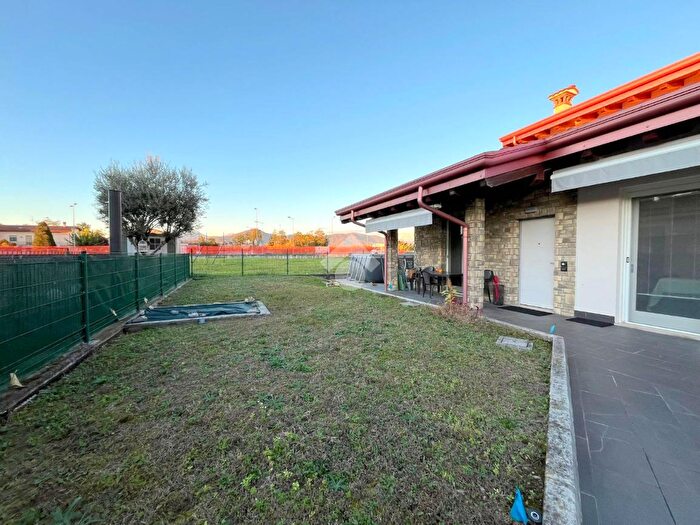 Casa con 5 locali in vendita in Via Milano, Bolgare