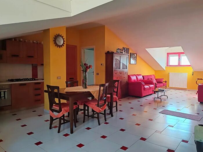 Casa con 6 locali in vendita in Orsogna