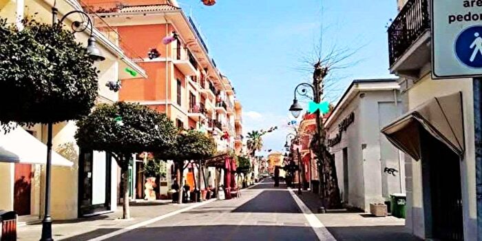 Appartamento quadrilocale in vendita in Via Oberdan, Scalea