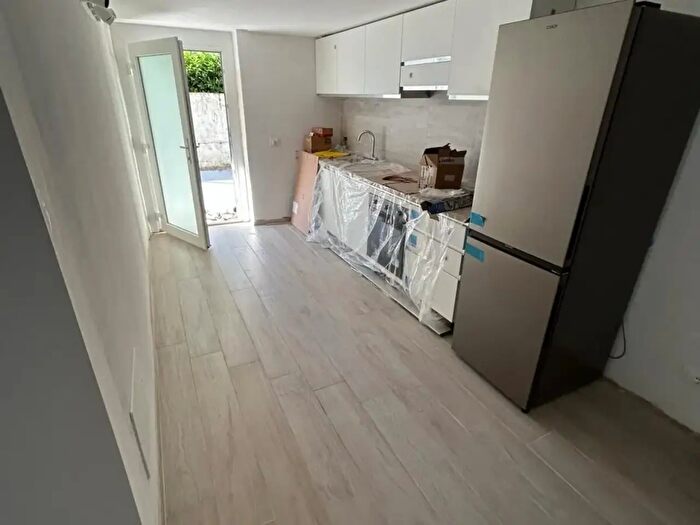 Appartamento trilocale in affitto in Camaiore