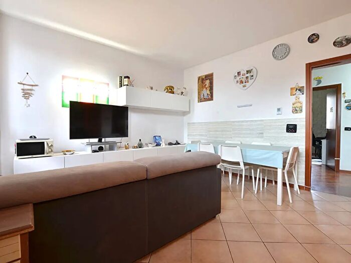 Appartamento trilocale in vendita in Via Alessandro Manzoni, Sulbiate