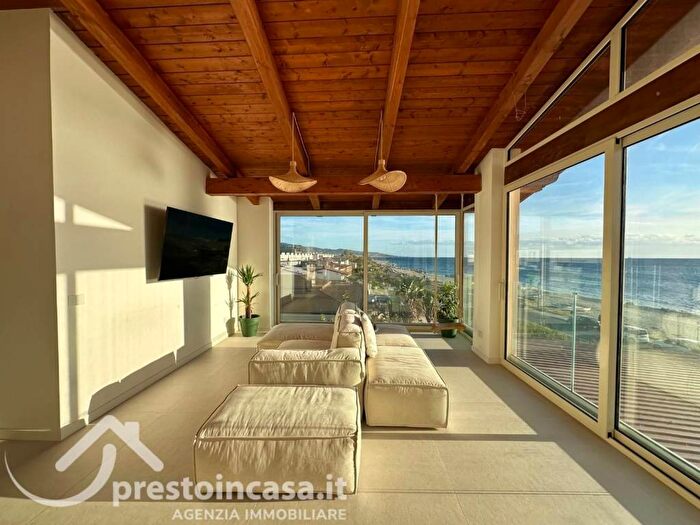 Appartamento quadrilocale in affitto in V Gebbione a Mare, Ferrovieri Stadio, Reggio Calabria