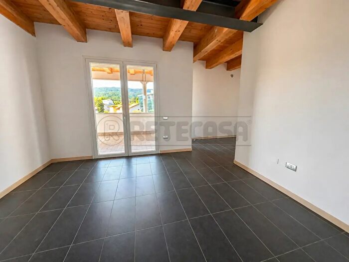 Appartamento con 7 locali in vendita in Via Paraiso, Schio